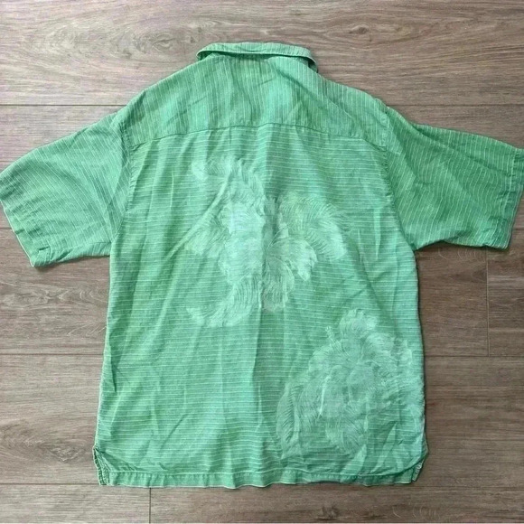 - Tommy Bahama Men’s 100% Silk Button Up Hawaiian Shirt - Picture 2 of 6